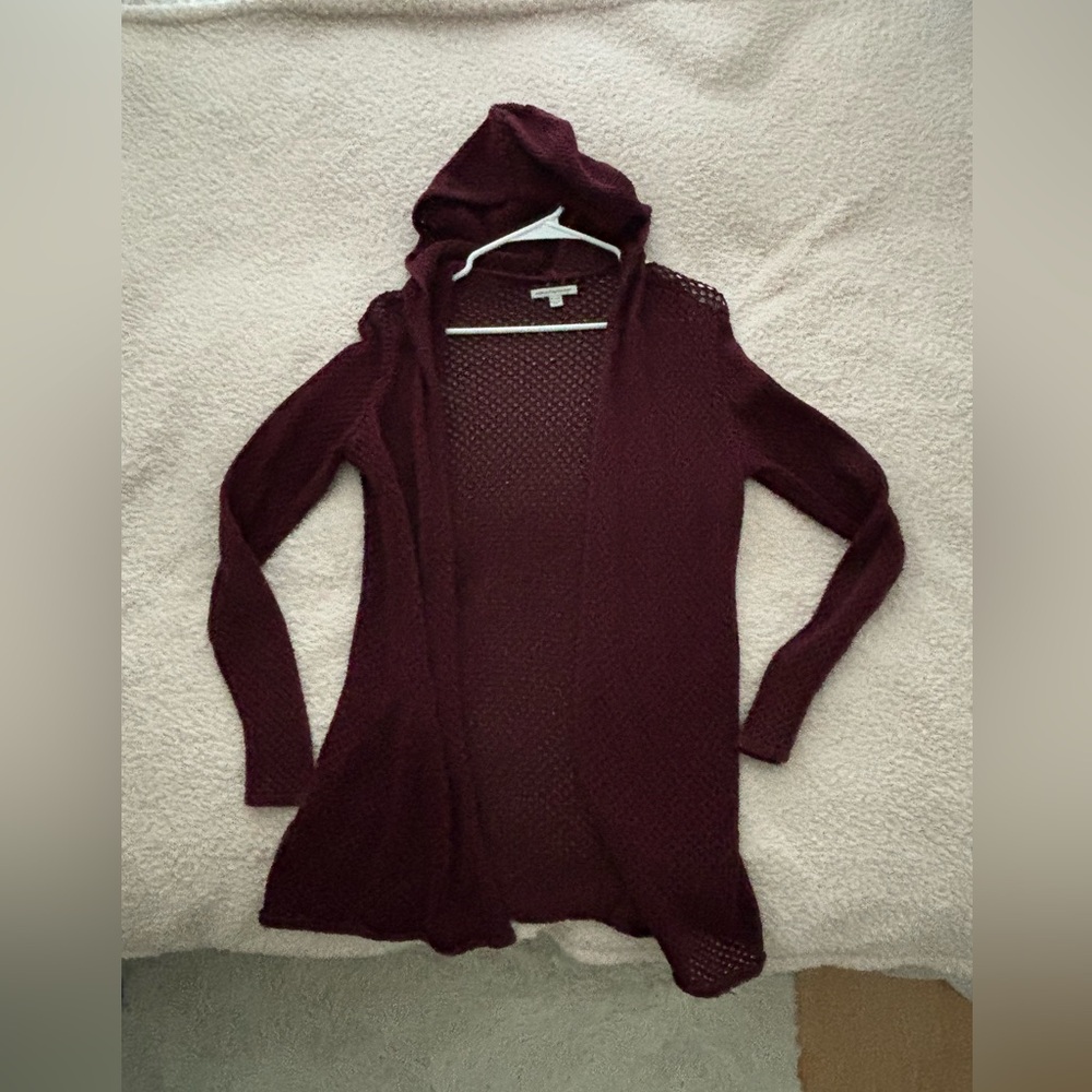 Selling maroon cardigan, never worn before, brand new